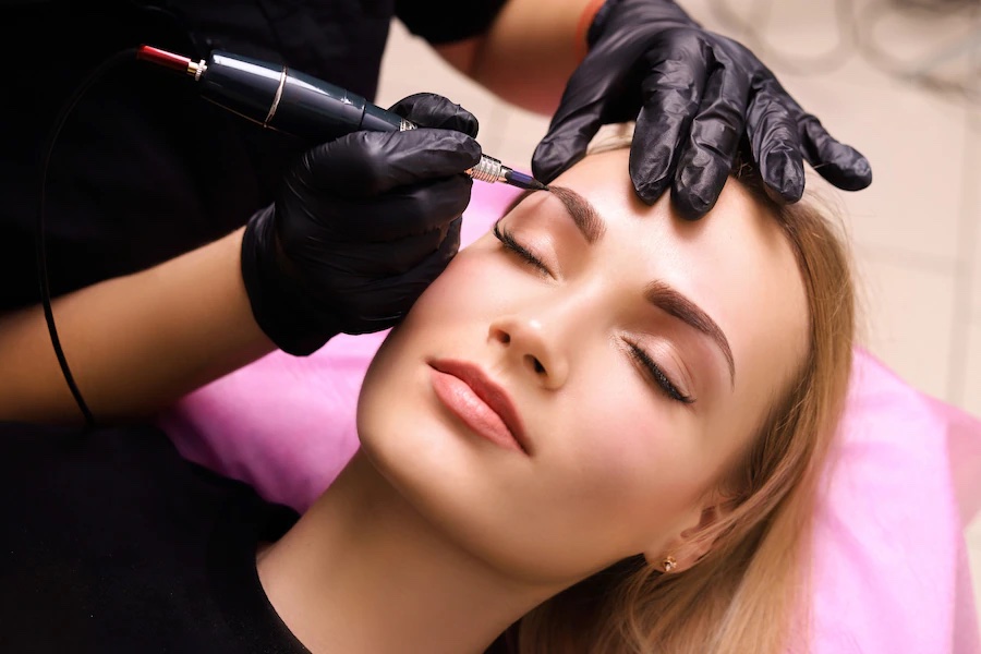 تکنیک های طلایی برای آرایش طبیعی و درخشان