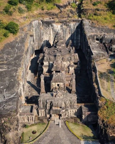 معبد کایلاسا در الورا، هند ساخته شده از یک صخره