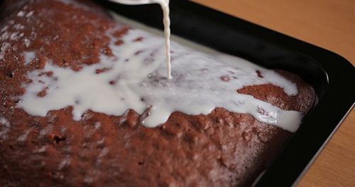 طرز تهیه کیک دو رنگ شکلاتی