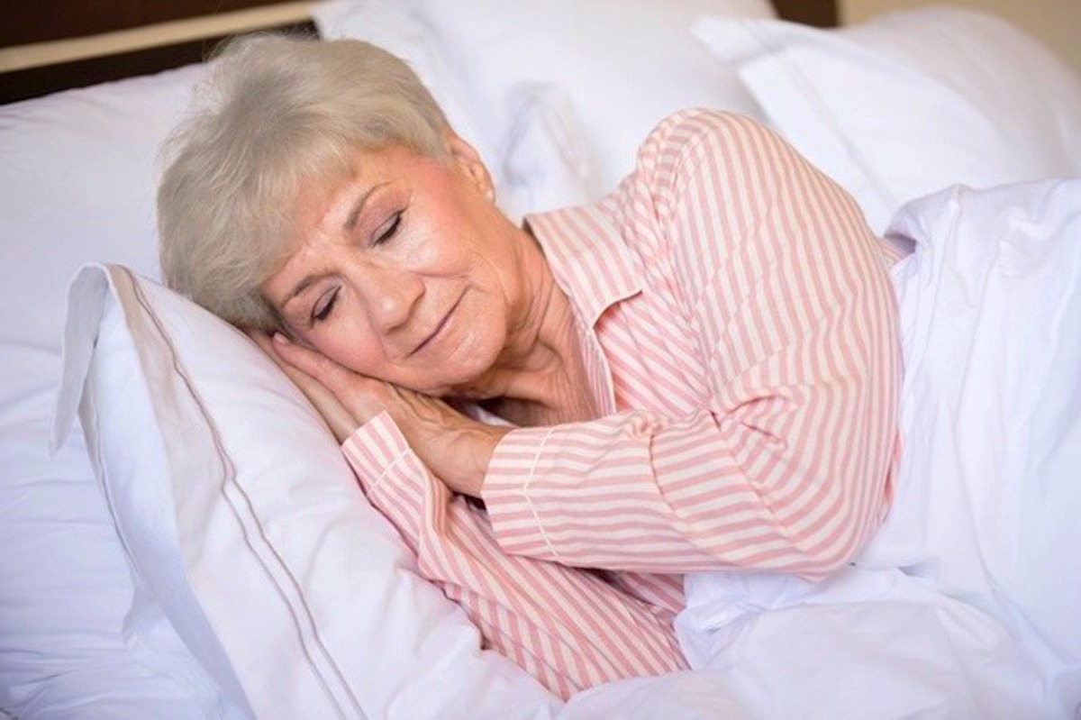 سالمندان چند ساعت خواب نیاز دارند