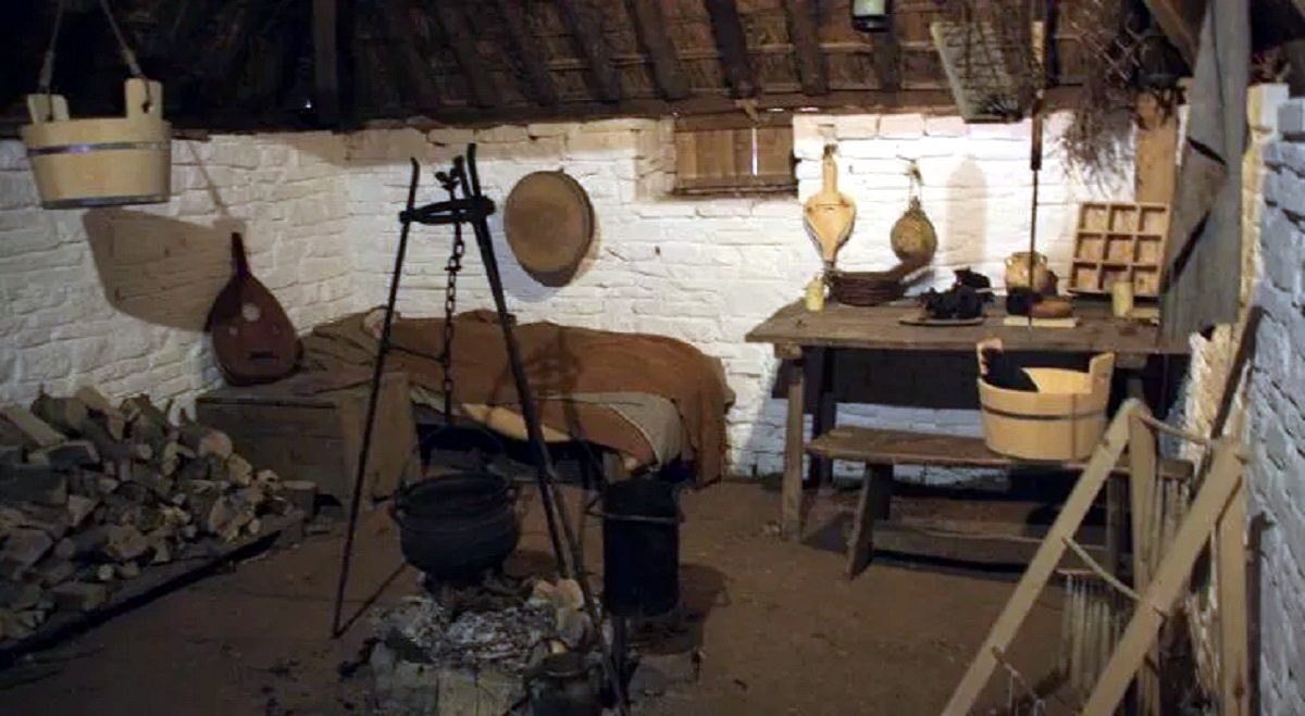 خانه های با کف پوشیده از کاه