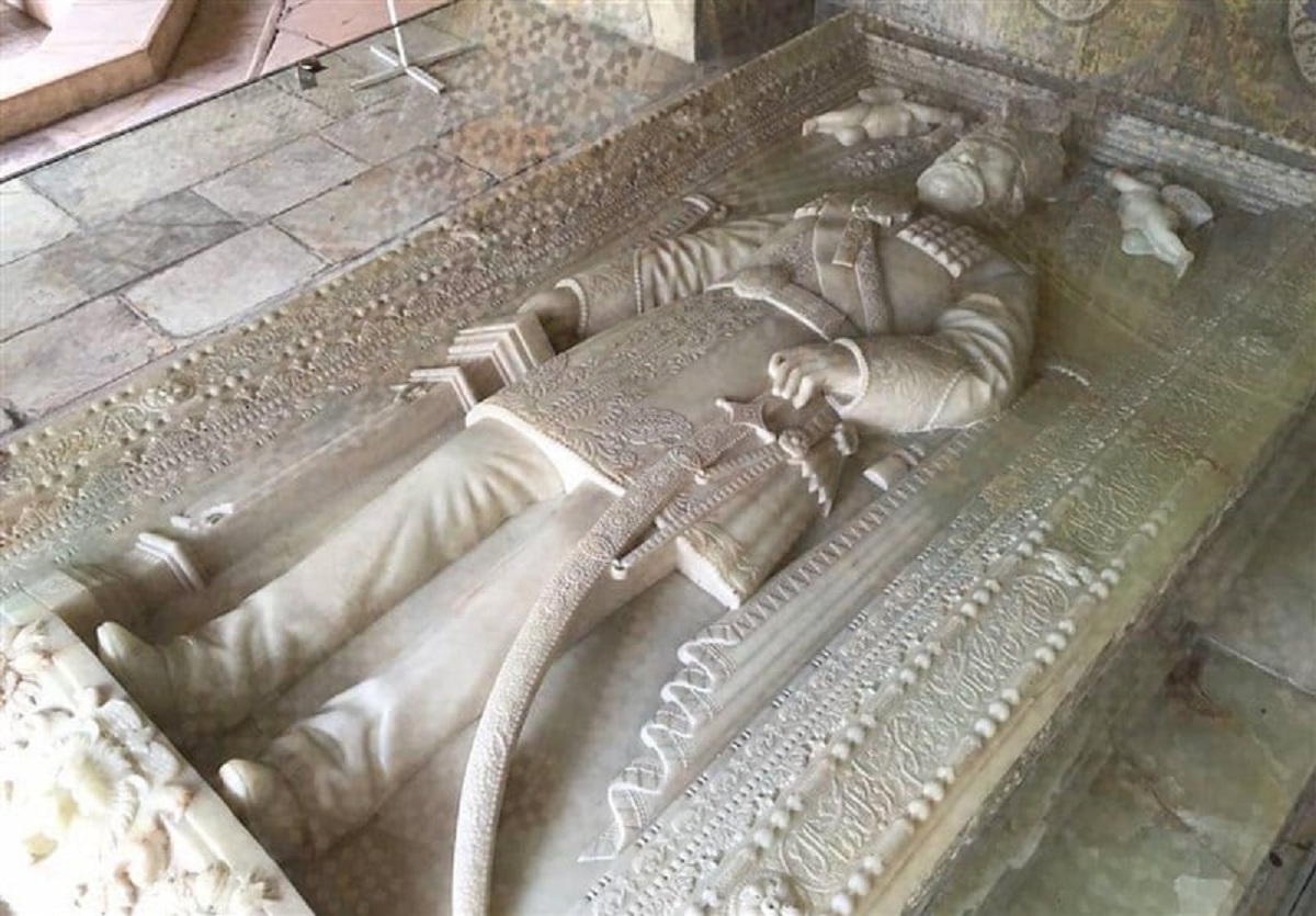 سنگ قبر ناصرالدین شاه