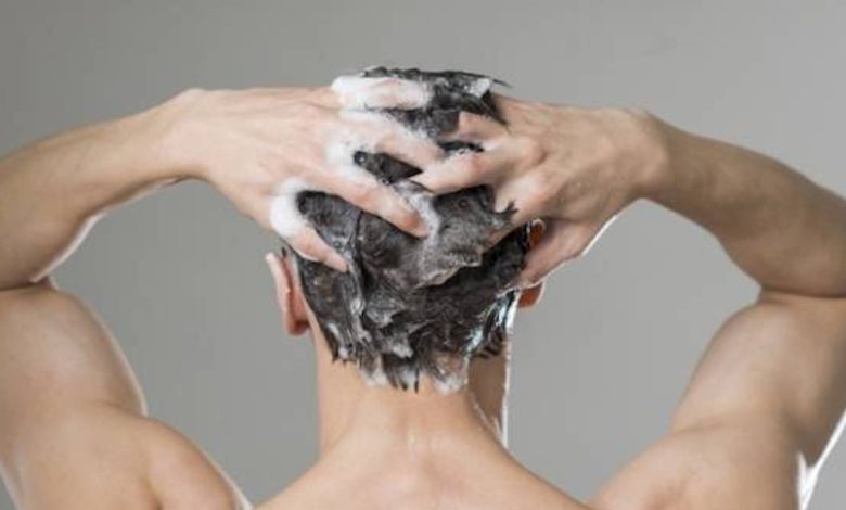 اشتباهات رایج موقع شستن مو