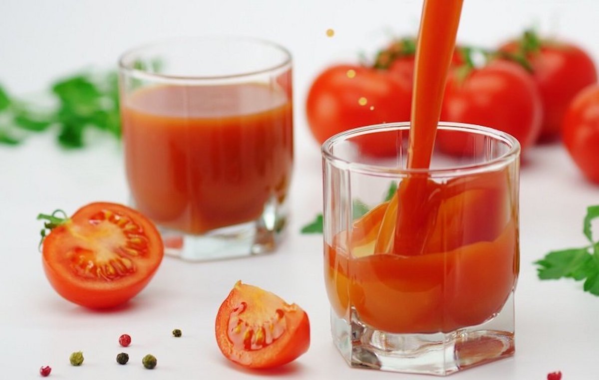 خواص و فواید آب گوجه فرنگی