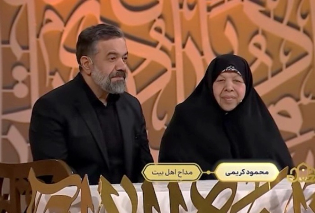 حاج محمود کریمی کنار خانواده اش