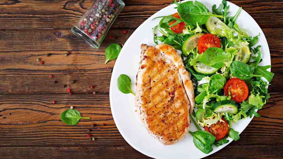 ۵ غذای غنی از پروتئین برای داشتن کمر باریک و شکم صاف! مواد غذایی مفید برای کاهش وزن