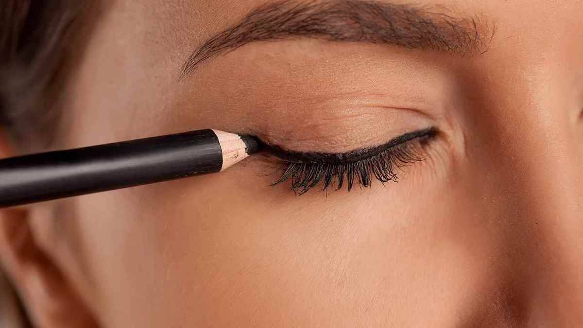 کشیدن خط چشم حرفه‌ای