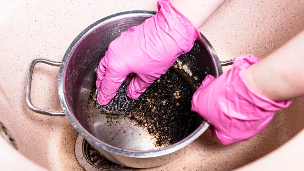 ترفند تمیز کردن قابلمه سوخته