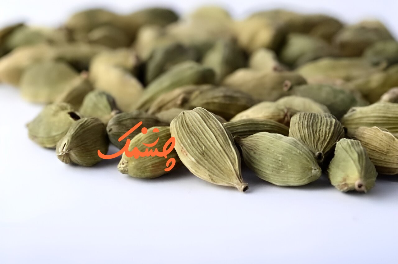 روش درست پودر کردن هل در خانه