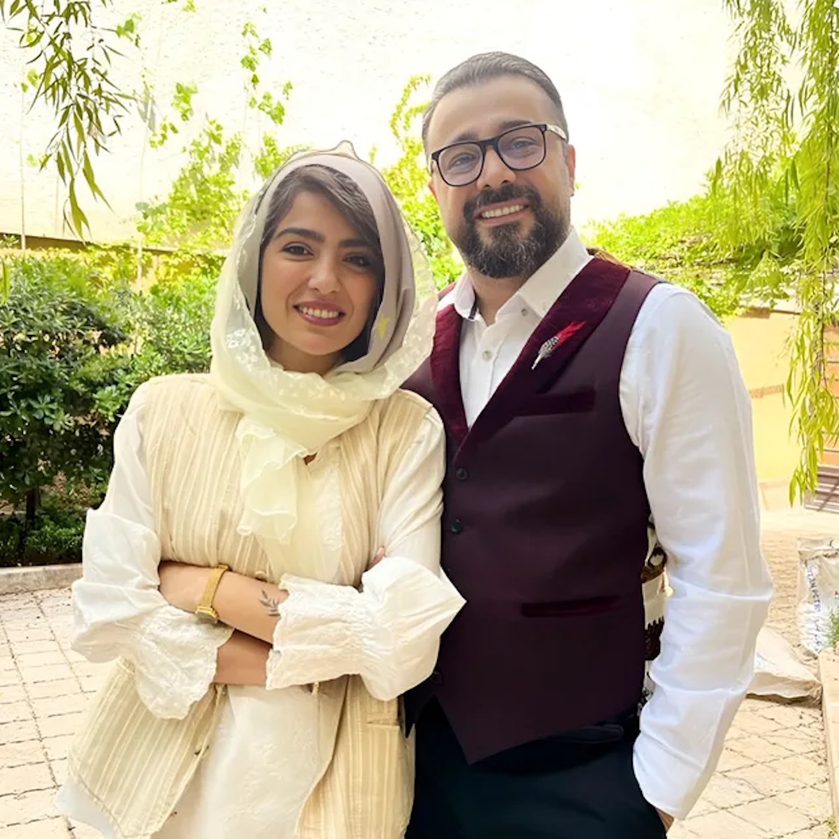 مونا کرمی و پدر شوهرش