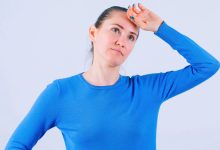 معنای کج کردن سر هنگام صحبت