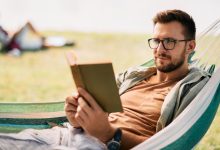 نشانه افراد کتاب خوان